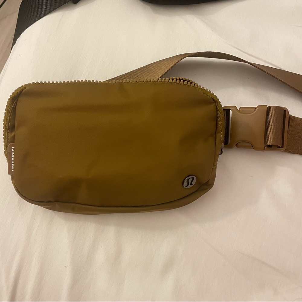 Lululemon brown belt bag nwot